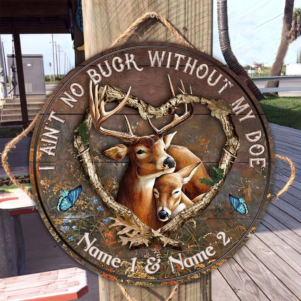 I Ain't No Buck Without My Doe - Personalized Couple Hunting Round Wood Sign