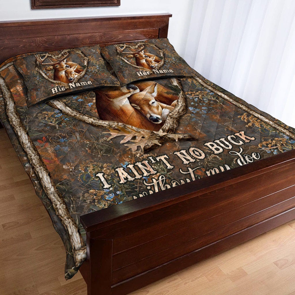 I Ain't No Buck Without My Doe - Personalized Couple Hunting Quilt Set