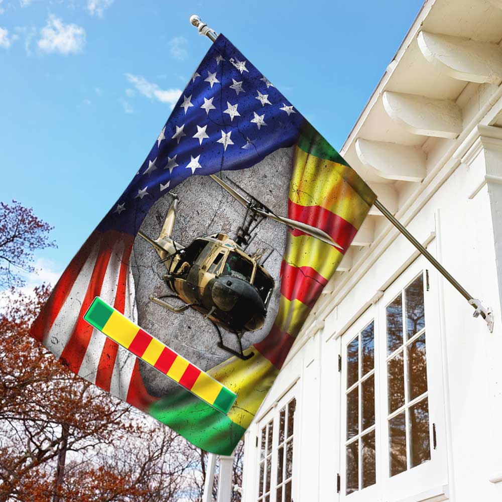 Huey Helicopter Vietnam Veteran Lest We Forget Flag DBD2687F